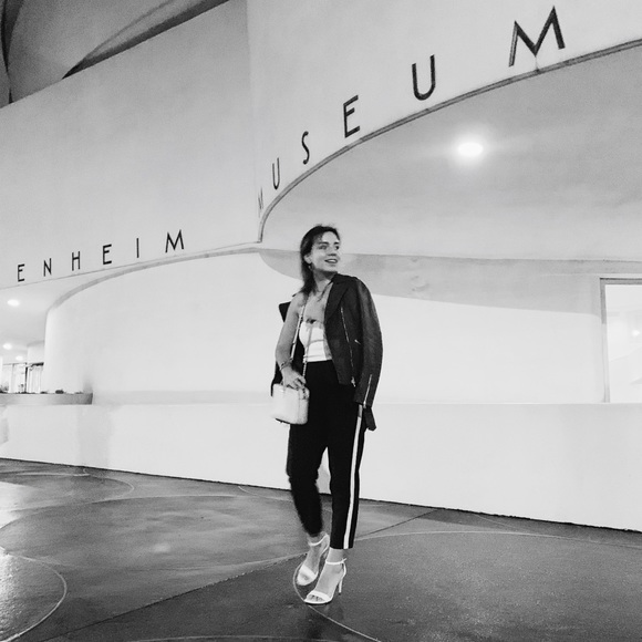 Meet your Posher, Lauren - Picture 3 of 6